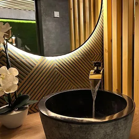 Leo &private Spa Apartment Bratislava